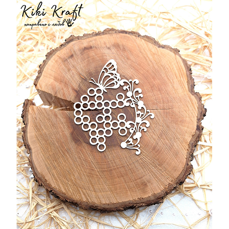 Фон с пеперуда, кръгове и флорален орнамент от бирен картон – 2004